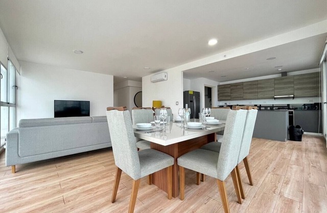 Luxury 2 BR apt with free parking and balcony