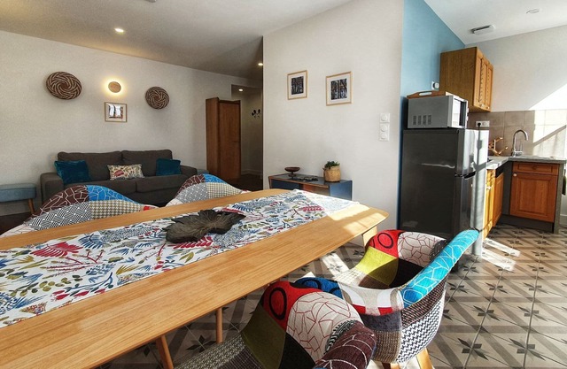 Luxury 2-room apartment, small building, quiet, bright, downtown