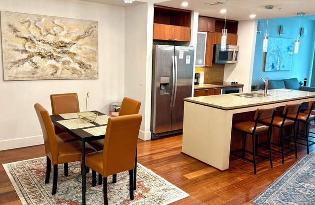 Luxury 2BR/2BA Channelside Condo- Pool, Sauna, Gym + Balcony