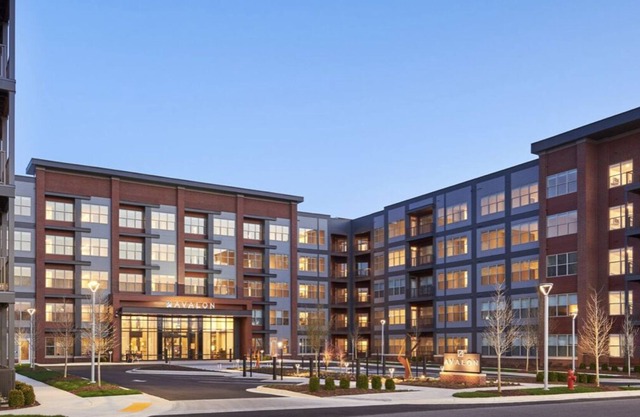 LUXURY 2BR CONDO W/POOL