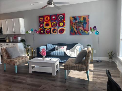 Luxury 2BR Gated Community Pets Parking