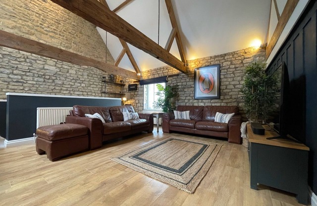 Luxury 3 Bedroom Loft Apartment - Central Stamford