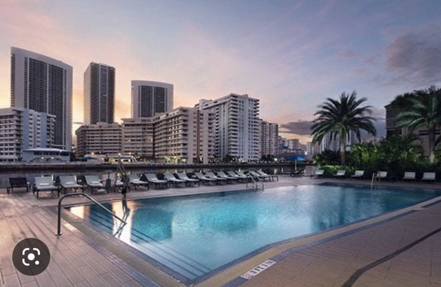 LUXURY 3BD APARTMENT BEACHWALK