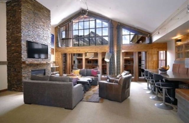 Luxury 3BR Penthouse in Prime Location