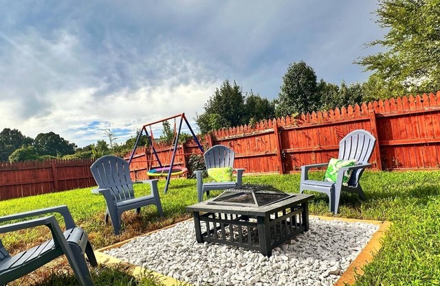 Luxury 3BR w King & Queen Beds, Patio, Playground, Uptown CLT, Home w Office