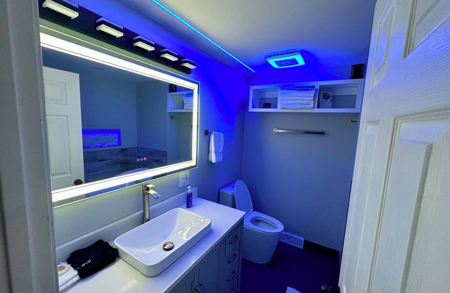 Luxury 4 Bed 2.5 Bath Home near O'Hare Airport