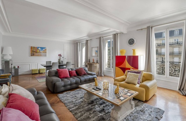 Luxury 4 Bed Residence - Next to Arc de Triomphe