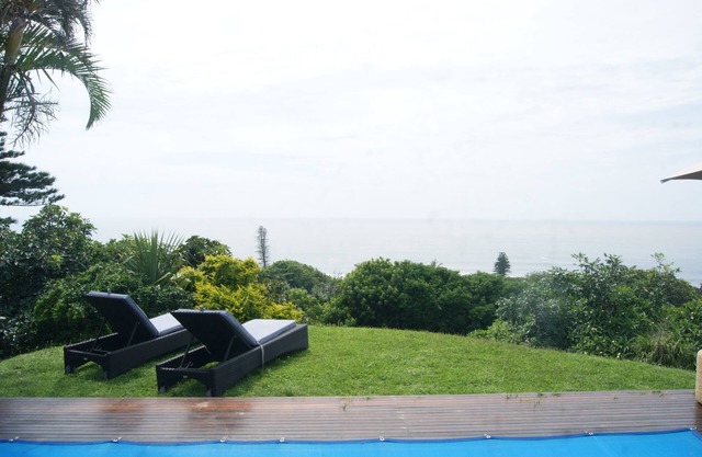 Luxury 4-bedroom Sea-view villa in Blythedale Beach