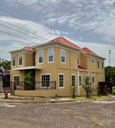 Luxury 4 Bedroom And 3 Bath Riverside Area Home Private Spacious