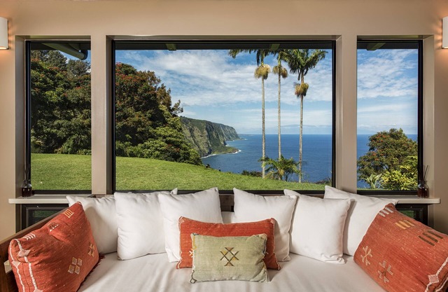 Luxury 4BR Estate with Ocean Views, Pool, Slide & Gourmet Kitchen- Waipio Heaven