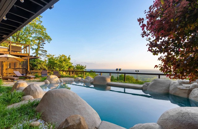 Luxury 4BR Private Resort Greenville SC w/Pool-Hot Tub-Tennis/Pickleball & More