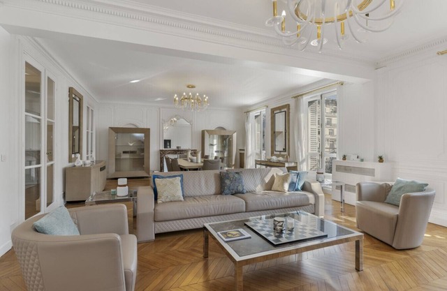 Luxury 5 Bed Residence - Opposite Arc de Triomphe