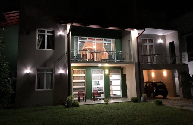 Luxury 5 Bedroom Holiday Home near Katunayake Air port