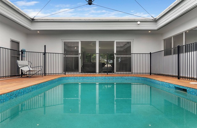 Luxury 5BR Riverside Retreat