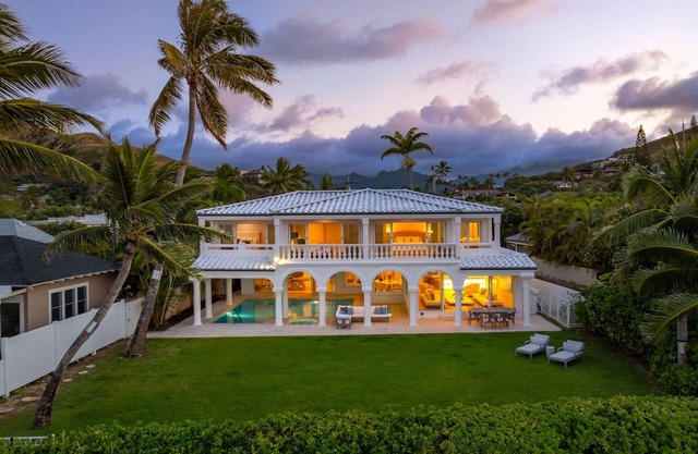 Luxury 5BR Villa w/Heated Pool, Beach Access & Stunning Views