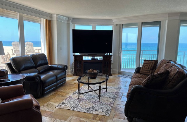 Luxury 8th Floor Beachfront Condo in Daytona Beach Shores - No Drive Beach!