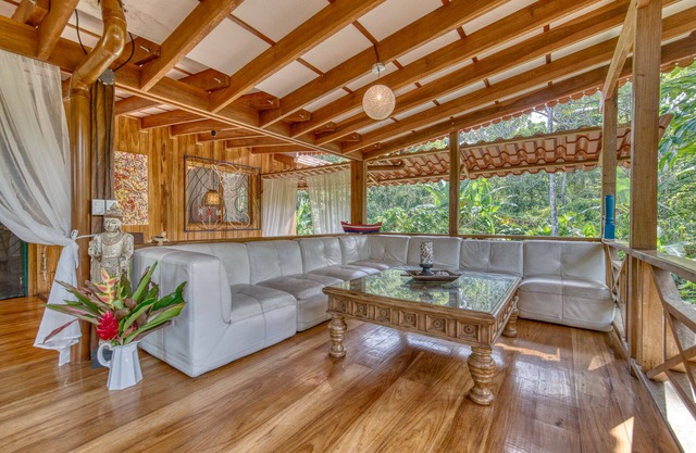 Luxury Air-conditioed home in Cahuita, 4 min walk from the beach!