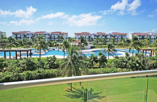 Luxury and Comfort for couples or families in front of the beach.