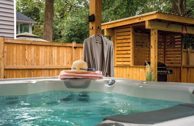 Luxury Annapolis Oasis: Hot Tub, Fire Pit, Fully Fenced, Pet Friendly