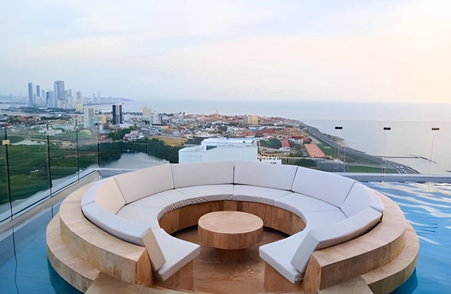 Luxury Apartment with Ocean y Walled City Views