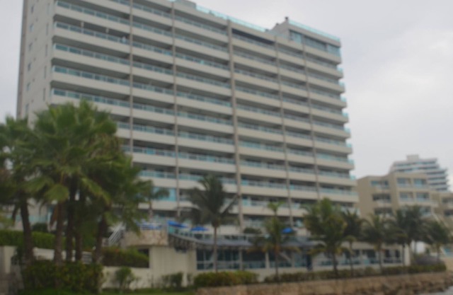 Luxury Apartment 3 r private beach
