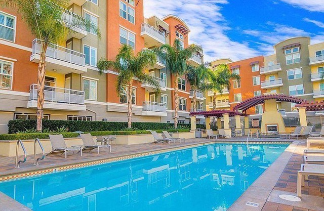 Luxury apartment by Disneyland & Covention Center ;min 1 Month stay