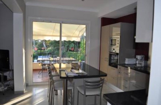 Luxury apartment 110m2 sleeps 6, terrace, pool, near beach