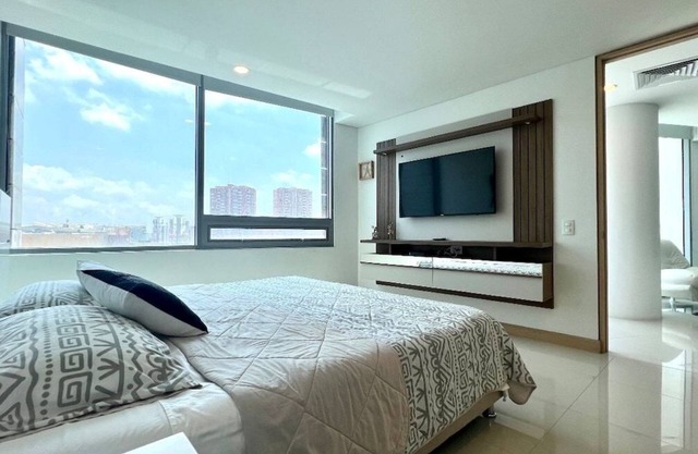 Luxury Apartment Hilton WI-FI, TV, Pool and Gym