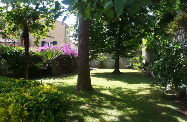 Luxury Apartment in a House with garden