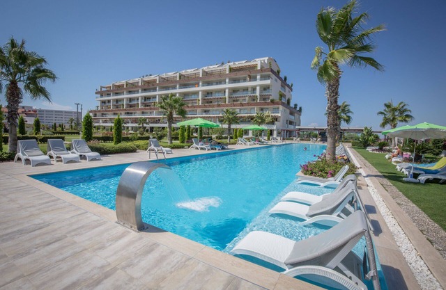 LUXURY APARTMENT | SIDE | CLOSE TO SEA | JACCUZI ON TERRACE | CHILD FRIENDLY |