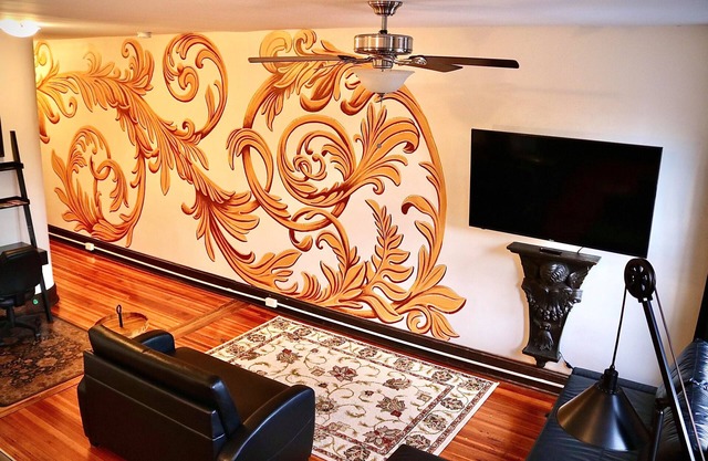 Luxury Apartment w/KING Bed on Market Street in the Heart of Historic Frederick