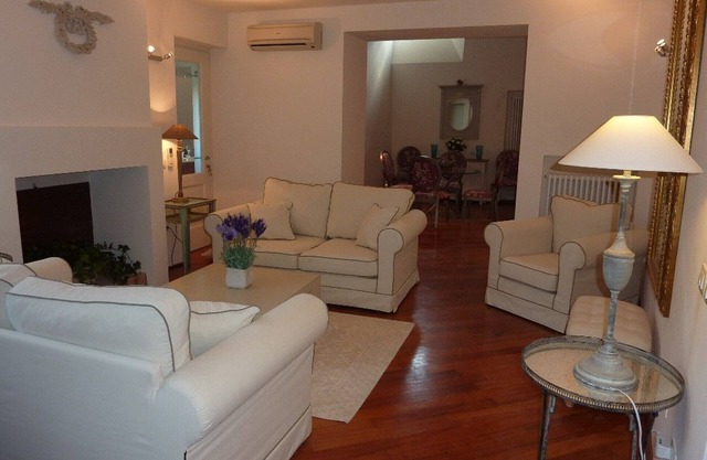 Luxury Apartment with balcony views in Historic City Centre