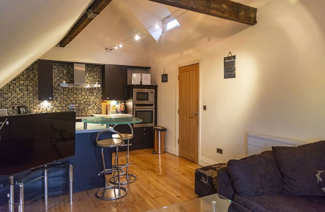 Luxury Apt No. 2 - One Bed Apartment (Sleeps 4)