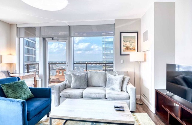 Luxury Apt with Gym In Seaport