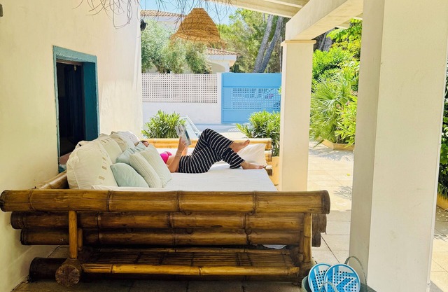 Luxury beach house with pool 3 bedrooms 3 bathrooms, Barbeceau,2min walk to sea