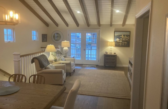 Luxury Beach Apartment 30 day Min.