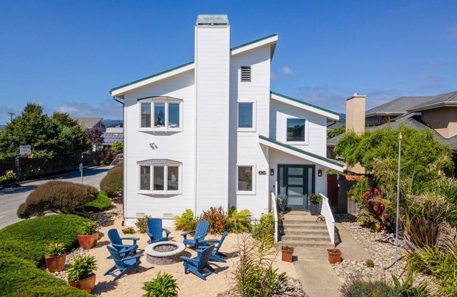 Luxury Beach House near Downtown Main Street Half Moon Bay