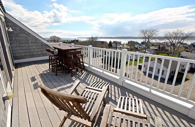 Luxury Beach House, Easton Point. Ocean Views, 2 Master BRs, Walk to Everything