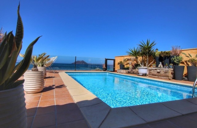 Luxury Beachfront Villa MAREA Pool, Jacuzzi, AC!NEW !