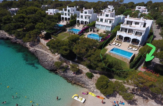 Luxury Beachfront Villa on the beach, 40M to town. Private and peaceful. Bliss
