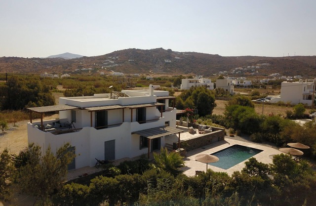 Luxury beachfront villa in Naxos for 14 people or kite surfers