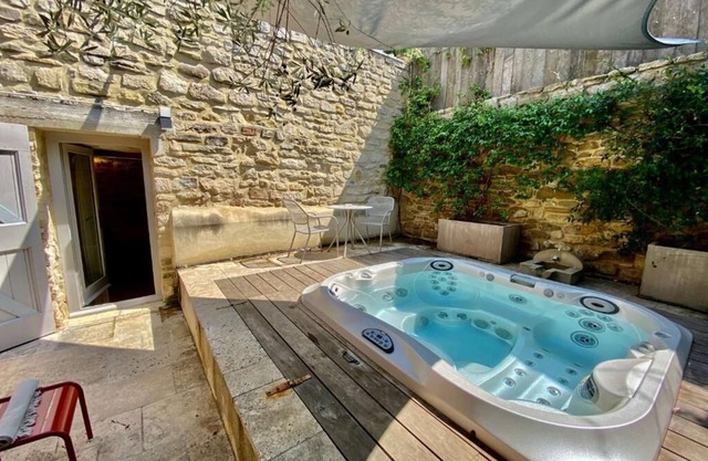 LUXURY BIJOU SUITE with private Jacuzzi