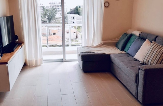 Luxury Coastal 2bed & 1 bath beach condo 5min walk to beach and restaurants.