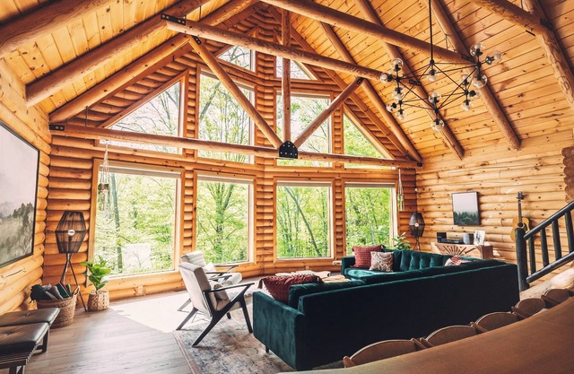 Luxury cabin, hot tub, pool, fire pit, sleeps 20
