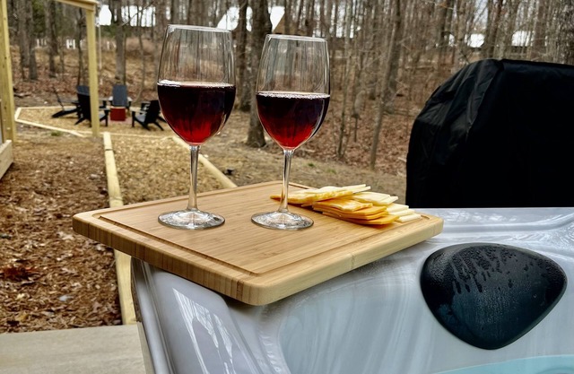 Luxury Cabin on Lookout Mountain, EV Charger, Hot Tub, Fire Pit, King Beds, Pet