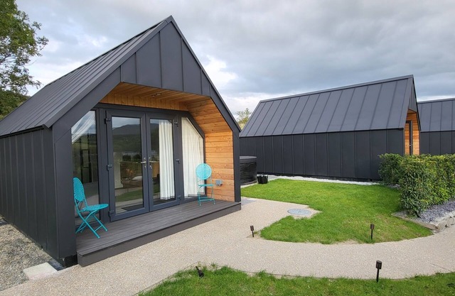 Luxury Cabin with Private Hot Tub 1