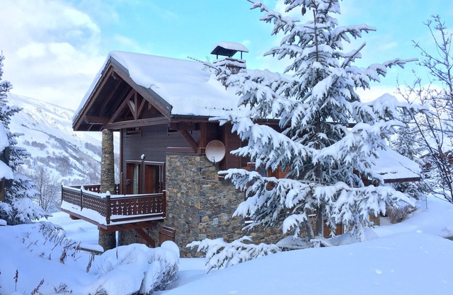 Luxury Chalet with sauna, located right on the slopes in Les Menuires