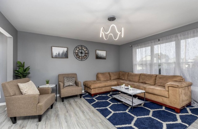 Luxury Chic Villa with Fireplace