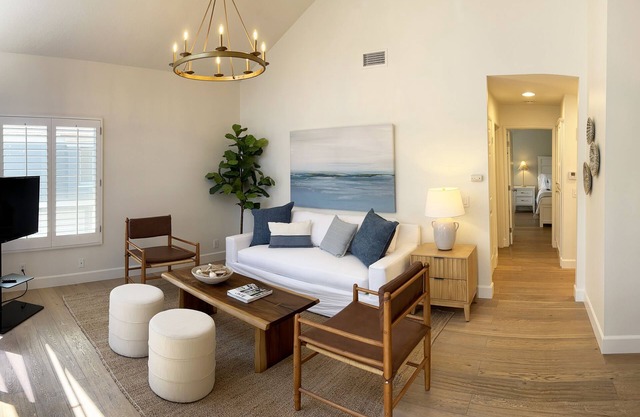 Luxury Coastal Chic 2 Bedroom Condominium