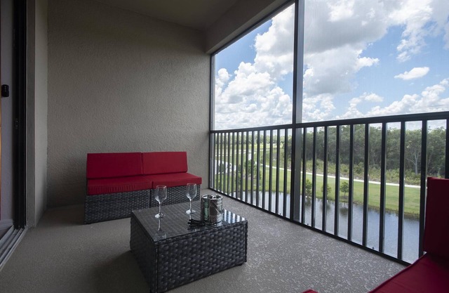 Luxury condo - 2 Bed/2 Bath on the fourth floor, what a view!